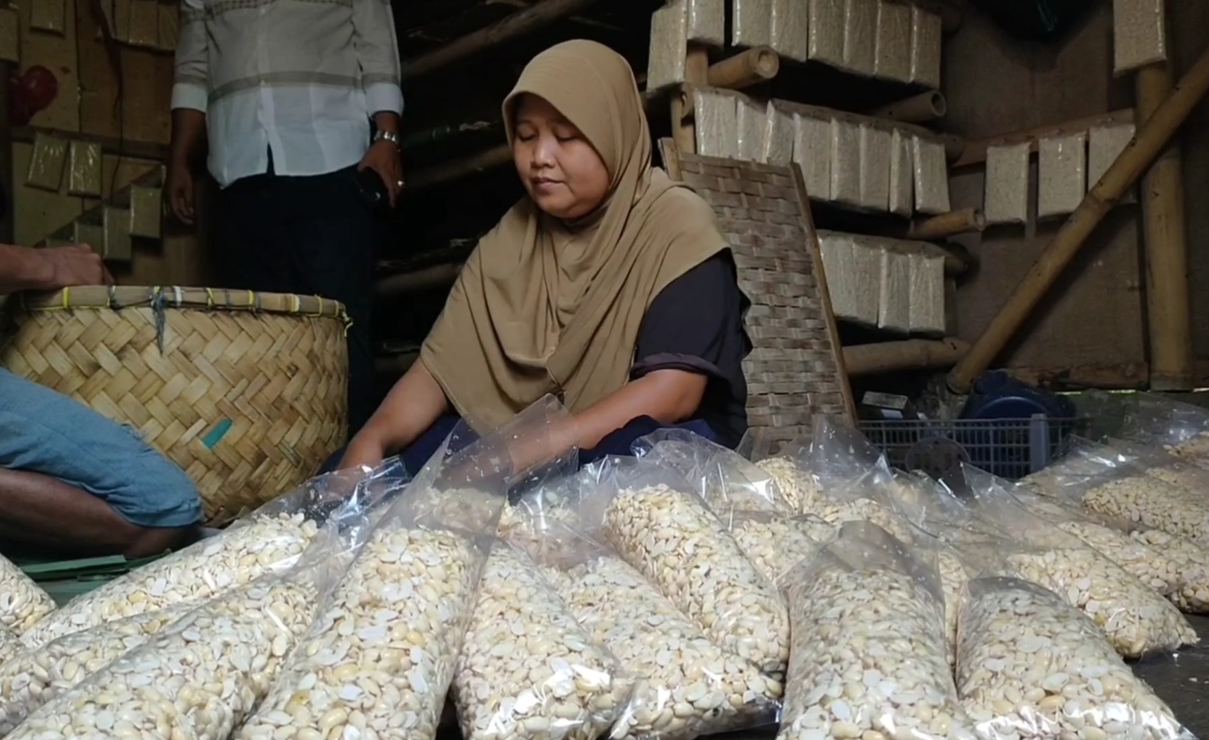 Pengrajin Tempe Keluhkan Harga Kedelai yang Mengalami Kenaikan