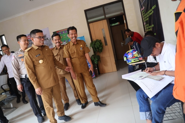 Andra Soni Tinjau Pelayanan di Samsat Malingping Kabupaten Lebak