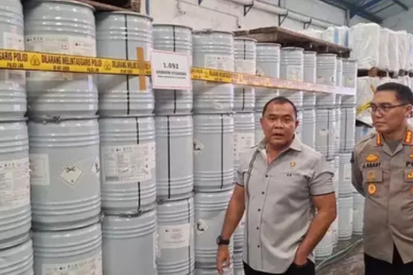 Bongkar Perdagangan Bahan Kimia, Polisi Sita Ribuan Drum Sianida