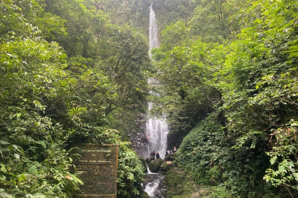 Curug Ciporolak Permata Tersembunyi di Kawasan Gunung Halimun Salak