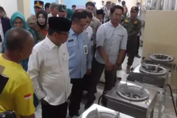 Dapur Makan Bergizi Gratis Pertama di Indonesia Dibuka di Tangerang