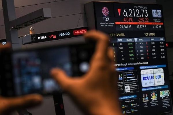 IHSG Hari Ini Dibuka Menguat, Sektor Bahan Baku Pimpin Kenaikan