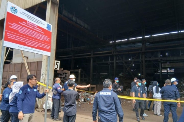 Menteri LH Tutup Paksa Dua Pabrik Peleburan Besi di Tangerang