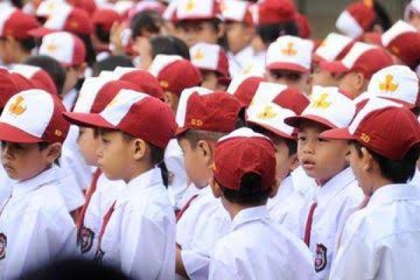 MK Putuskan SD-SMP Negeri dan Swasta Gratis