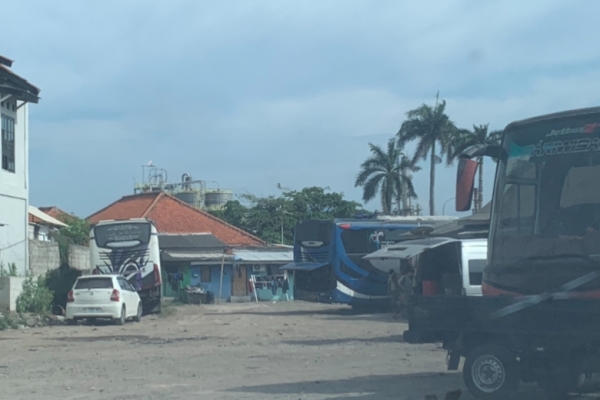 Penimbunan Solar Berkedok Rumah Makan di Jalur Menuju Pelabuhan Merak Dikeluhkan Warga
