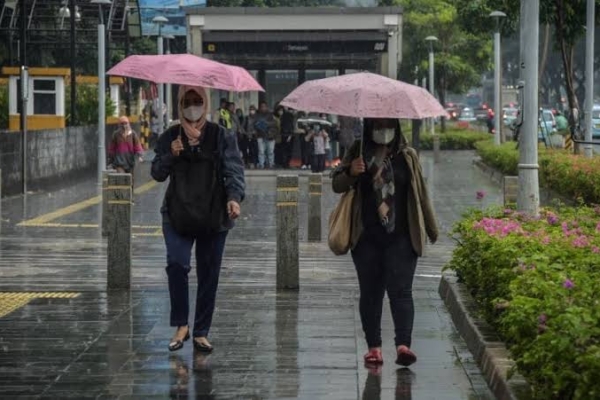 Waspada! Ini Tips Penting Menjaga Kesehatan di Musim Hujan