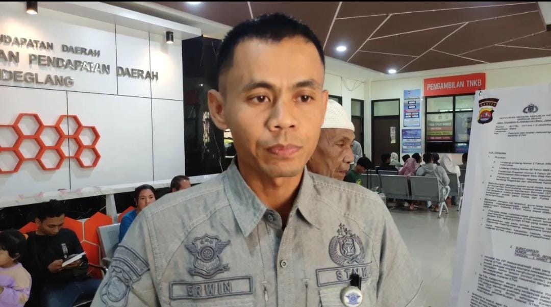 Pelaksana urusan STNK Satlantas Polres Pandeglang, AIPDA Erwinsyah