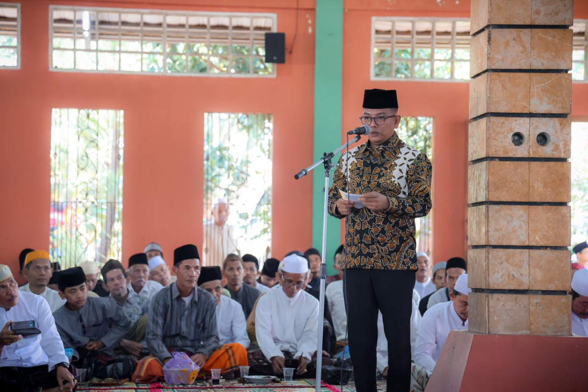 Gubernur Banten Andra Soni, Saat menghadiri Haul Abuya Bustomi di Pandeglang