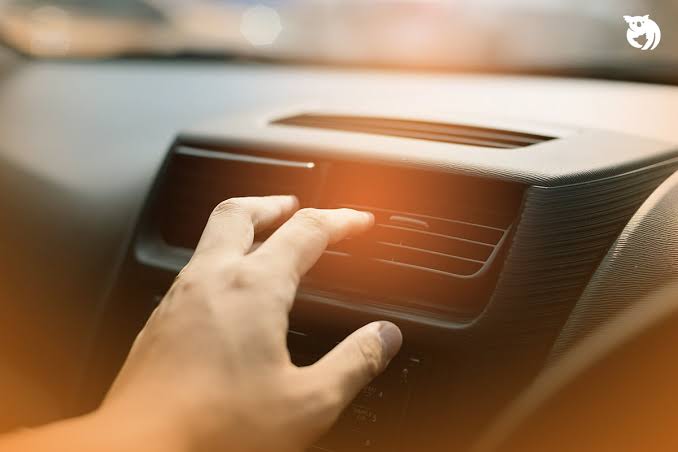 Ini Penyebab Kabin Mobil Bau Apek saat AC Dinyalakan