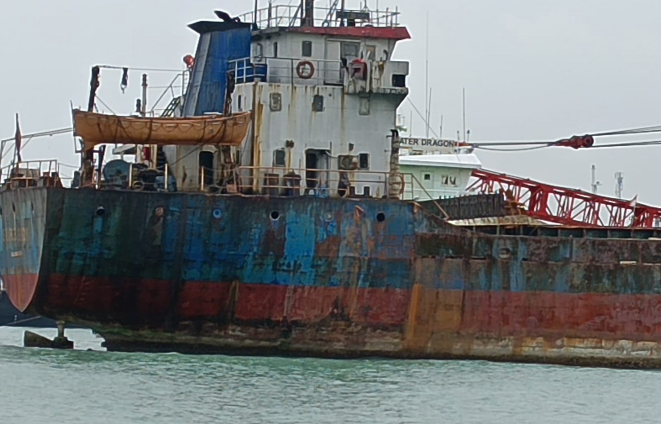 Kapal Sure Rich Berbendera Mongalia saat ini berada di TUKS Krakatau Shipyard Perairan Bojonegara, Kabupaten Serang, Provinsi Banten (Dok)