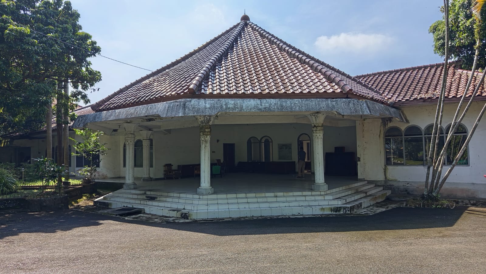 Rumah Dinas Wakil Bupati Pandeglang Kumuh dan Tidak Terawat (Foto : Lenteranews.co.id/Yusepaditya)