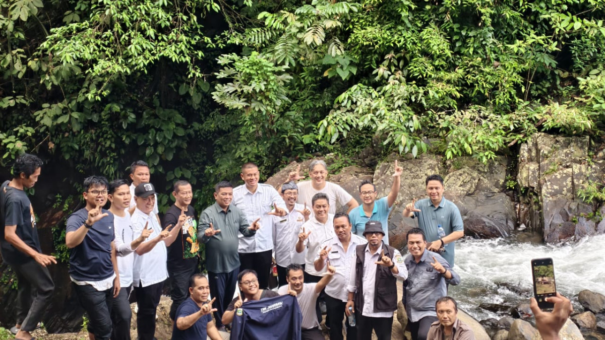Andra Soni Tinjau Taman Hutan Raya (Tahura) di Desa Carita, Kecamatan Carita, Kabupaten Pandeglang.