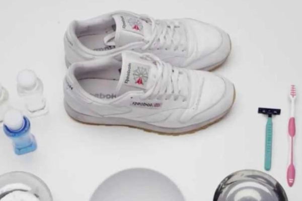 9 Cara Mencuci Sepatu Putih yang Benar
