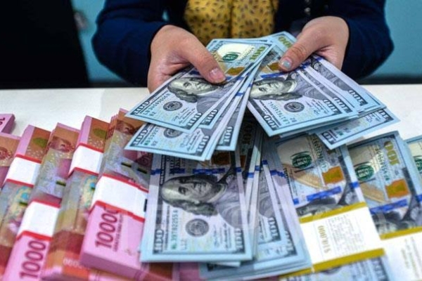 Rupiah Jatuh ke Level Rp 16.220 Per Dolar AS