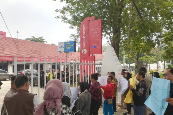 Aksi Demo Bank Banten Jilid II, Tuntut Gubernur Copot Dirut Bank Banten
