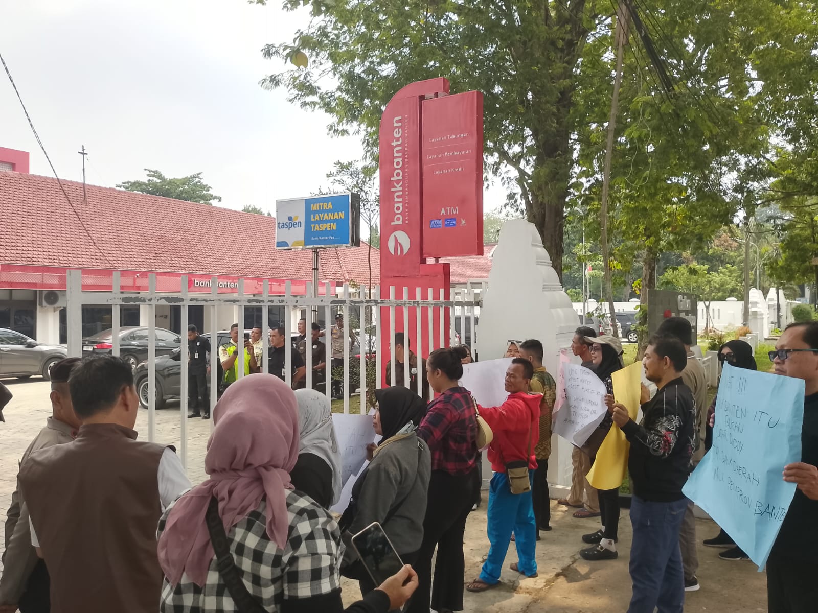 Aksi Demo Bank Banten Jilid II, Tuntut Gubernur Copot Dirut Bank Banten