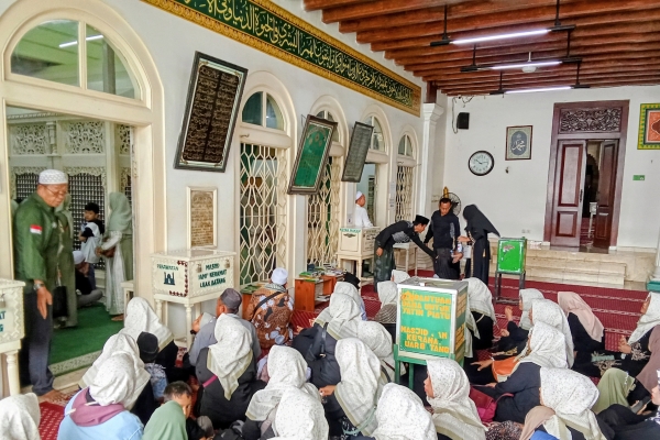 Peringati Isra Miraj, Wisata Religi Masjid Jami Keramat Diserbu Penziarah